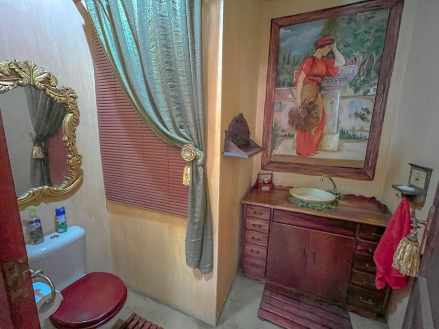 5 Bedroom Property for Sale in Maraldi Estate Free State